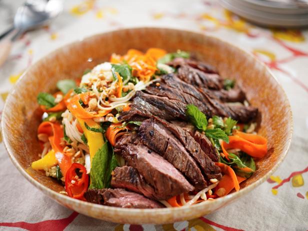 Receta de filete de falda con fideos de maní